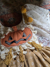 Vintage lace daisy pumpkin dress ✨️RTS✨️
