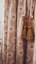 Retro daisy rainbow